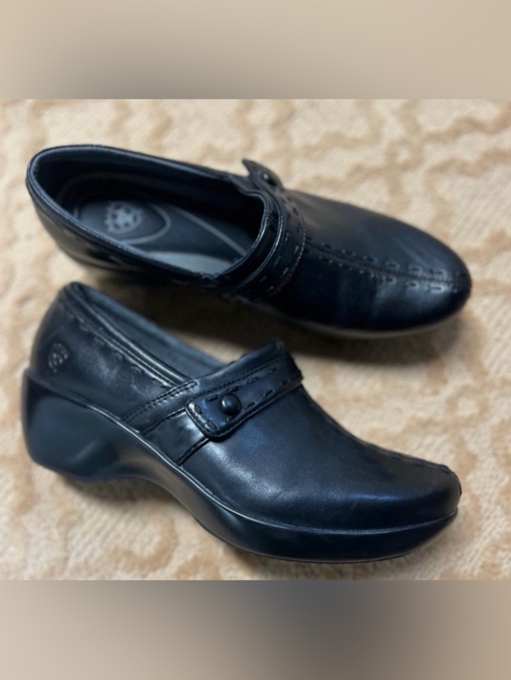 Leather Ariat shoes